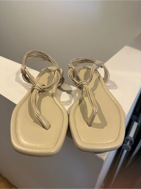 Vince Women’s Deja Knot Leather Thong Sandals